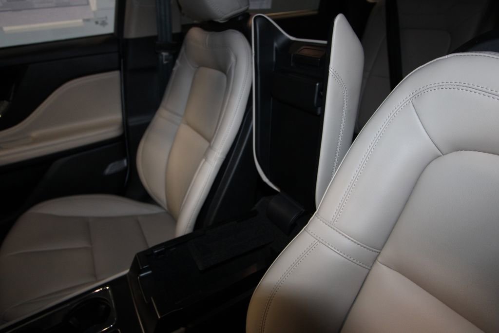 Used 2025 Lincoln Corsair AWD image 21