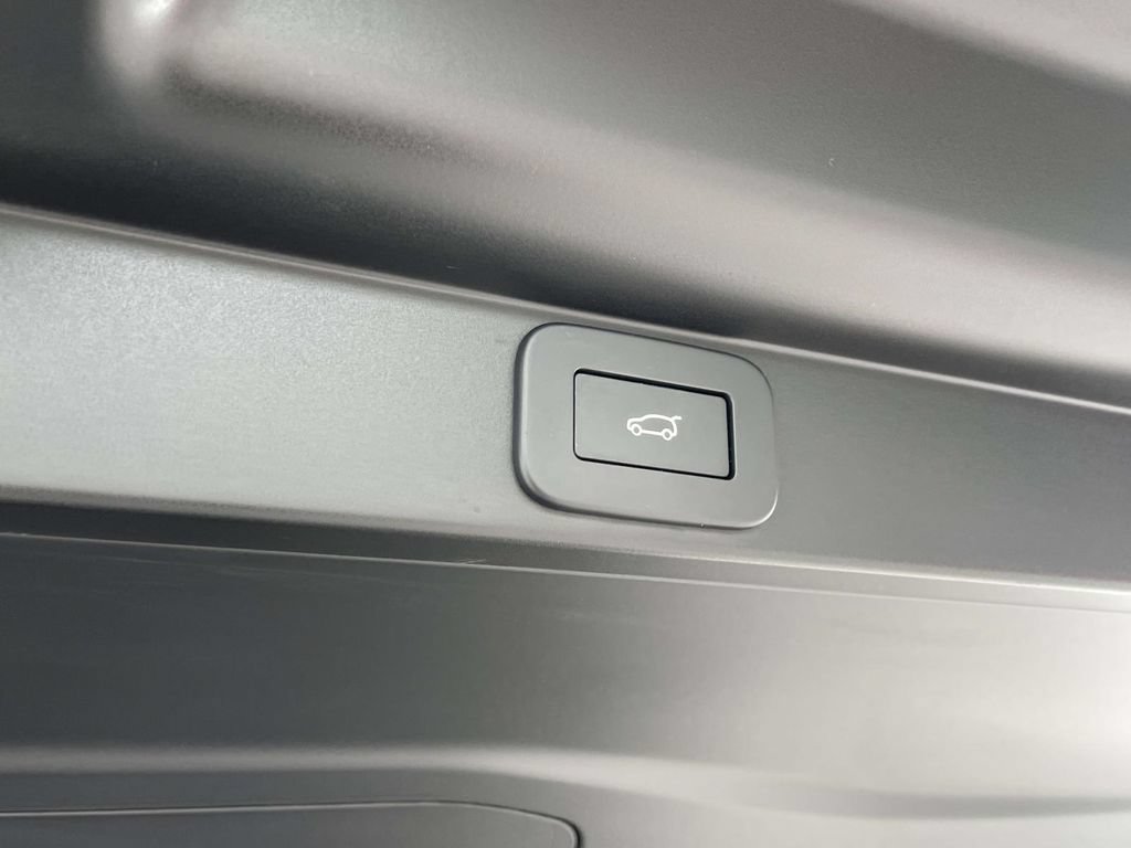 Certified 2023 Land Rover Range Rover SE AWD/4WD image 19