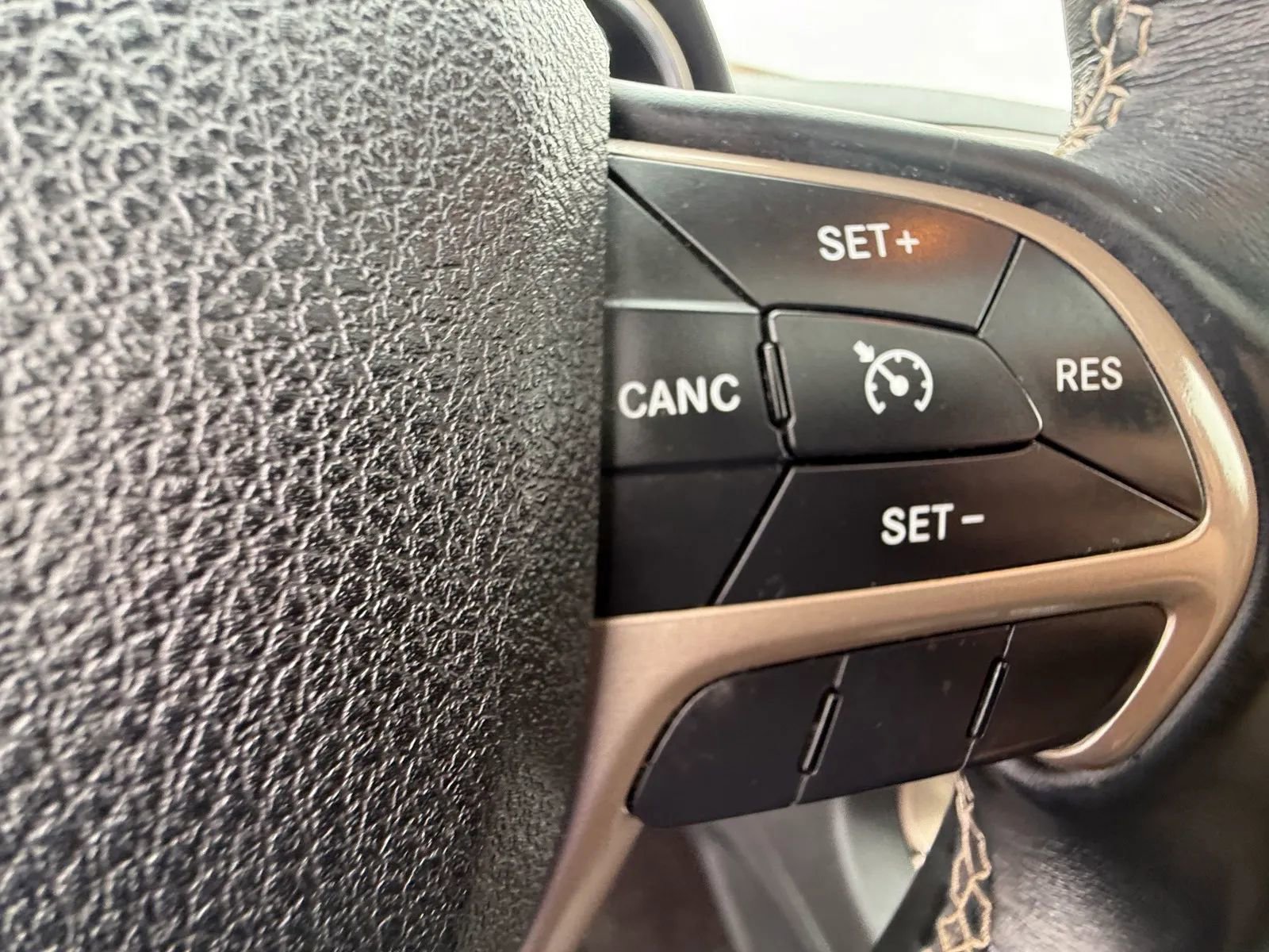 Used 2017 Jeep Grand Cherokee Overland image 22