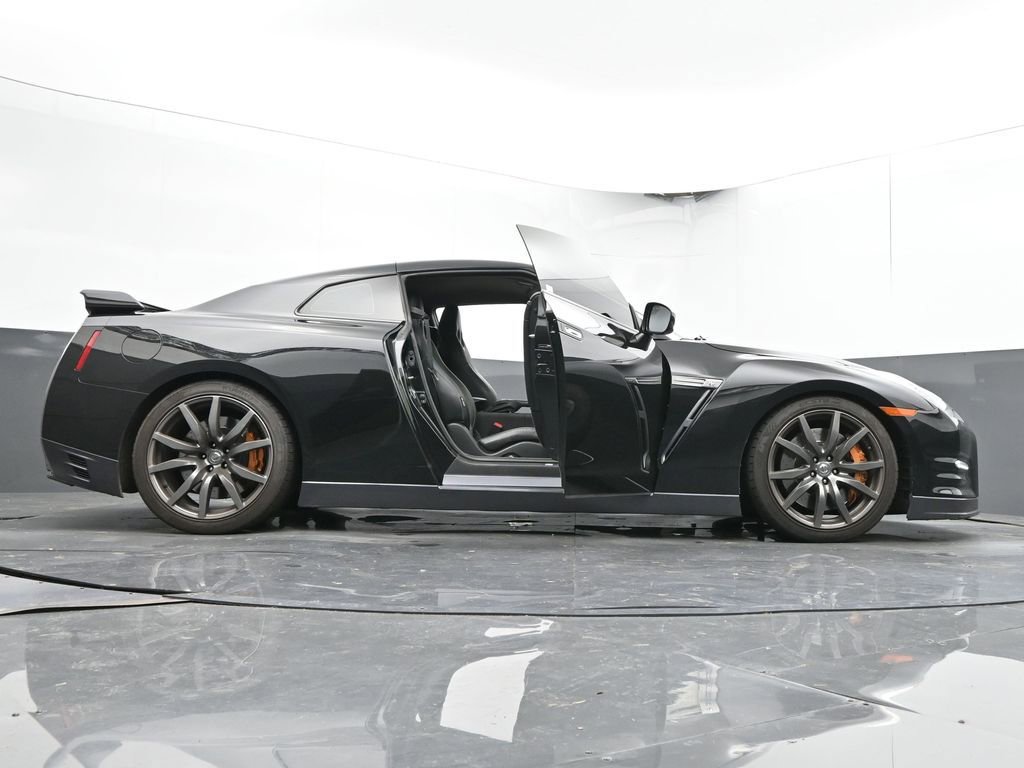 Used 2014 Nissan GT-R Premium image 70