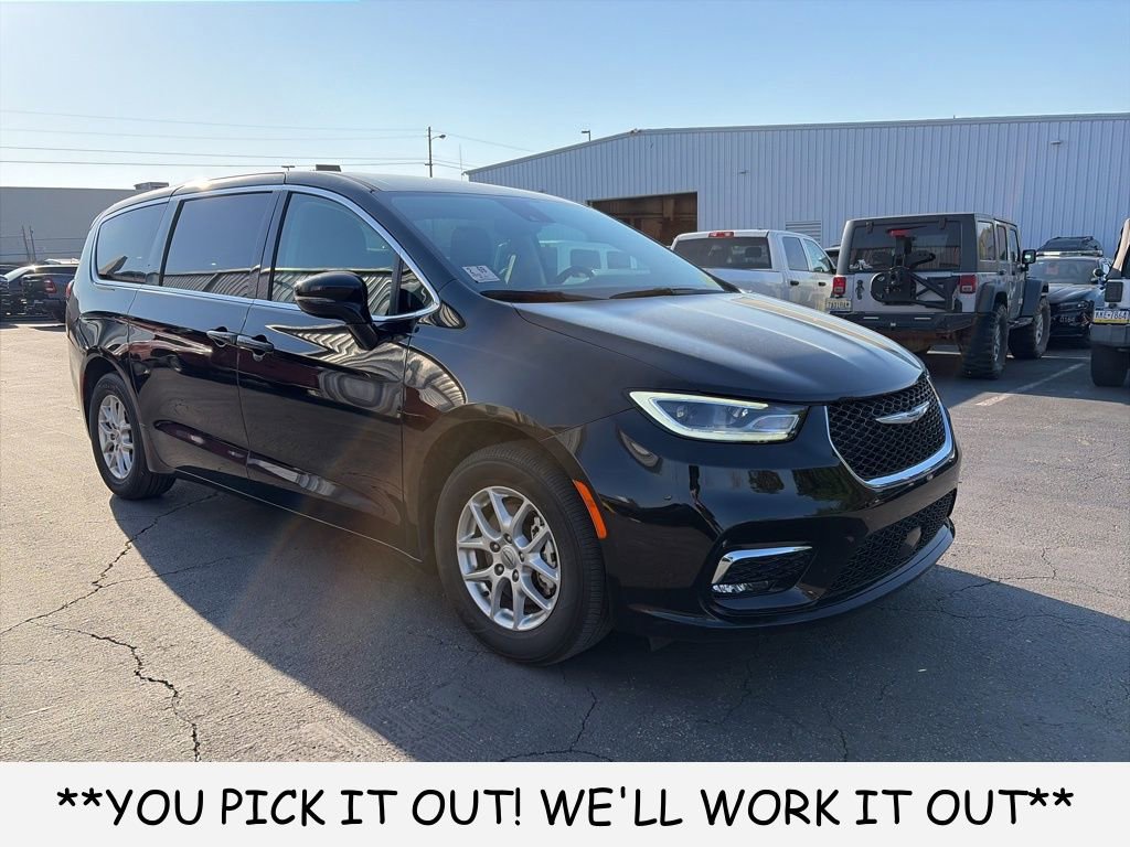 Used 2024 Chrysler Pacifica Touring-L image 1