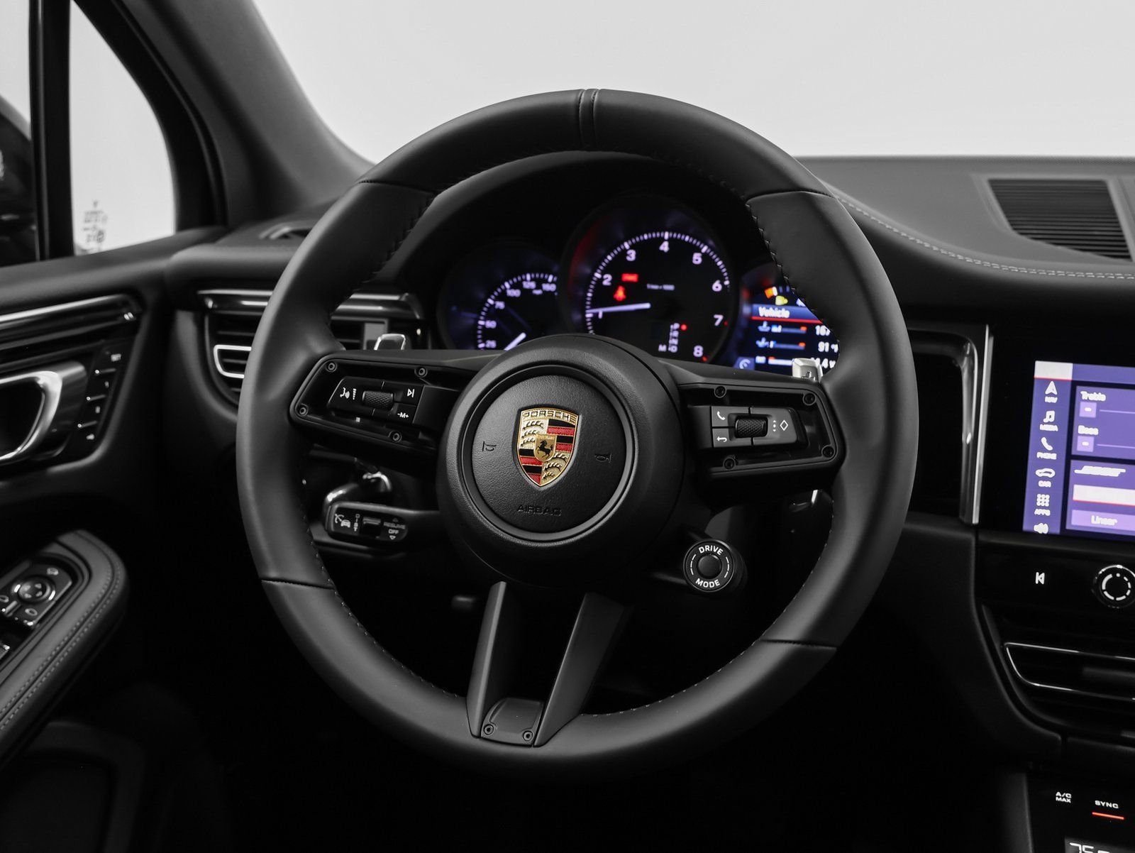 Certified 2026 Porsche Macan image 34