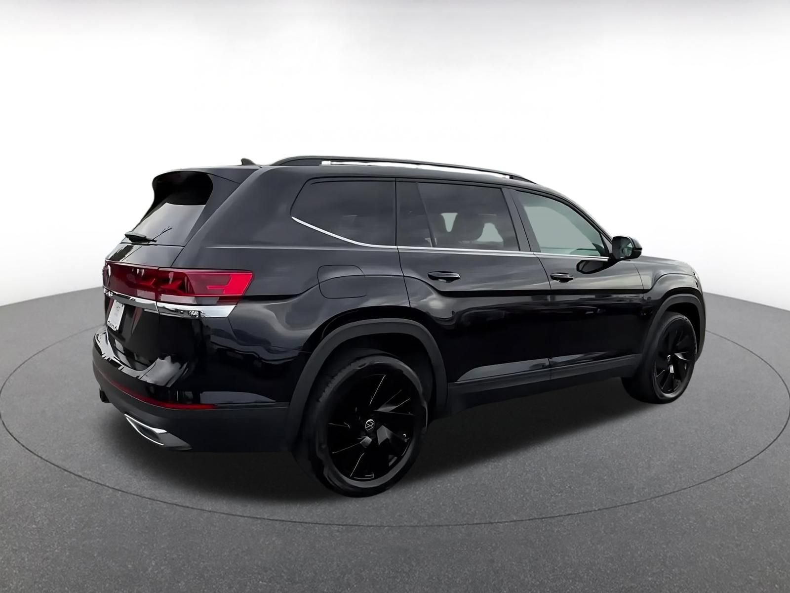 Used 2026 Volkswagen Atlas SE FWD image 15