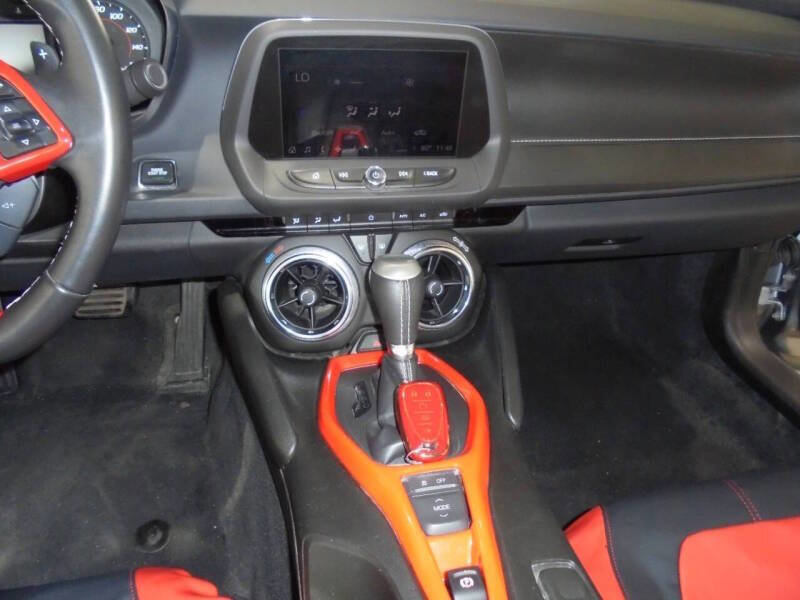 Used 2023 Chevrolet Camaro LT w/ Technology Package image 11