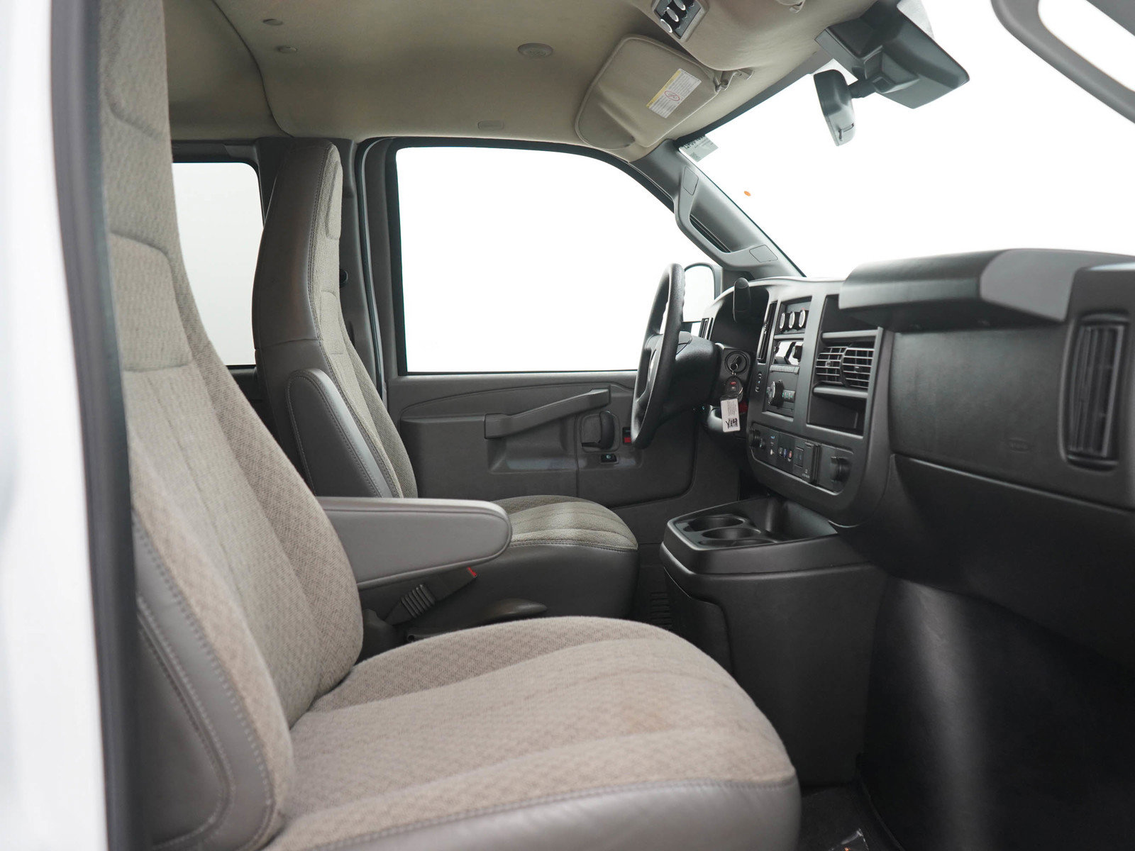 Used 2025 Chevrolet Express 3500 LT w/ LT Preferred Equipment Group RWD image 12