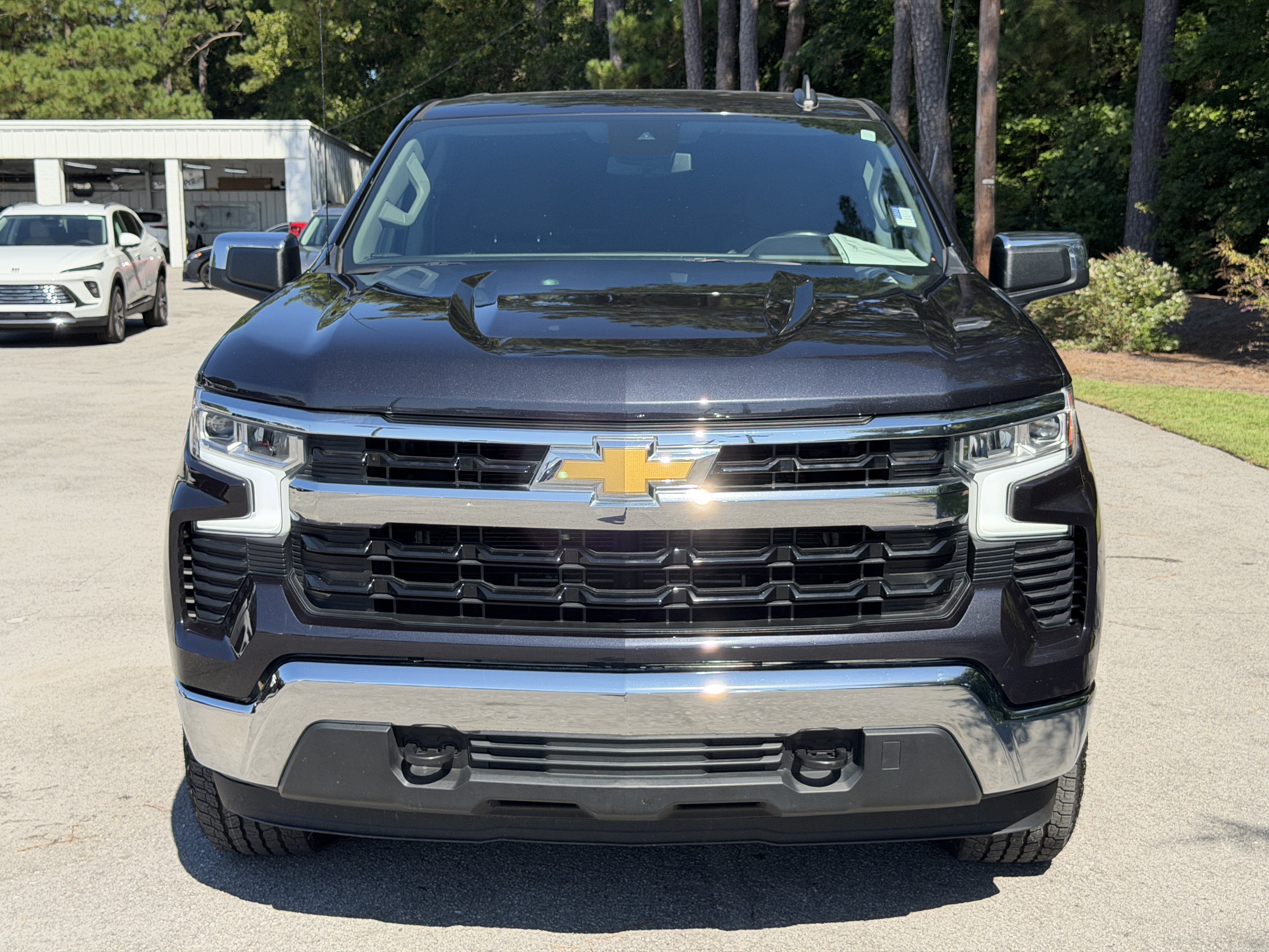 Used 2022 Chevrolet Silverado 1500 LT AWD/4WD image 36