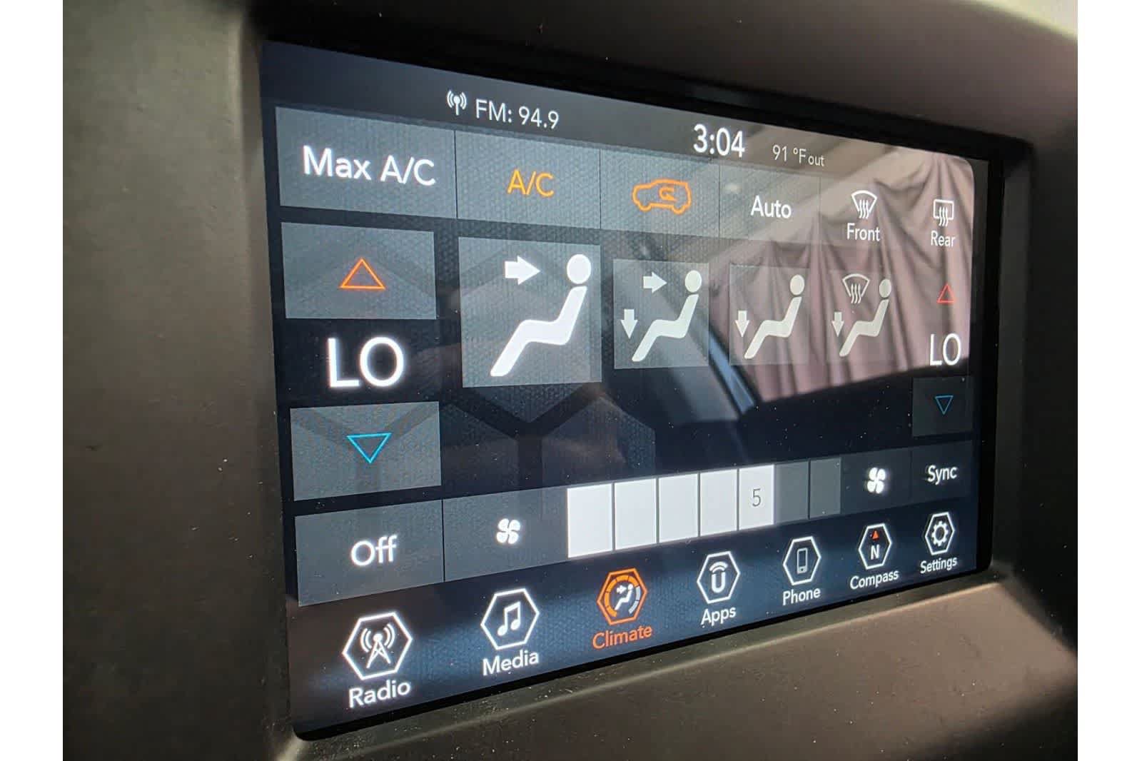 Used 2020 Jeep Compass Latitude FWD image 20