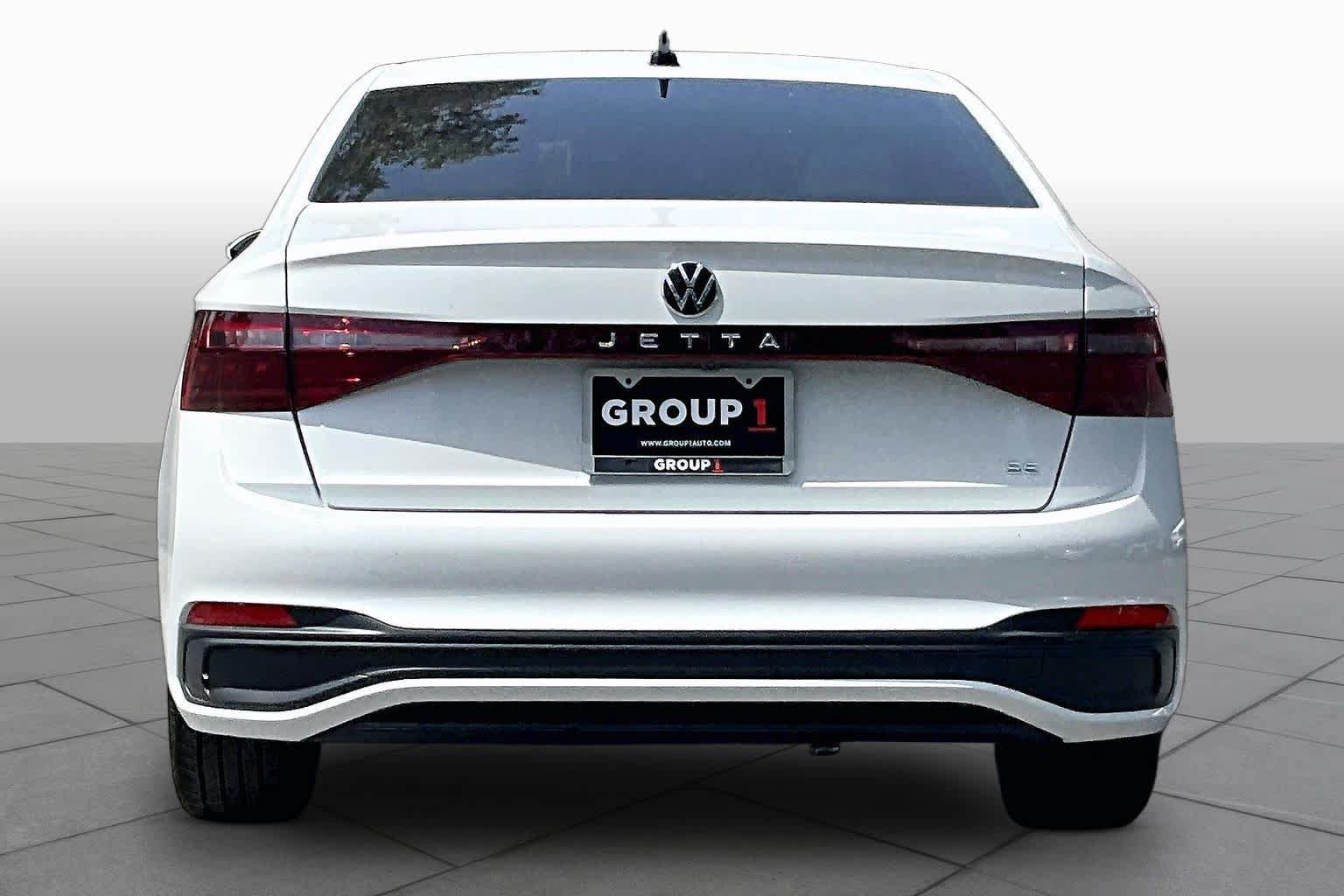 Used 2026 Volkswagen Jetta SE FWD image 5