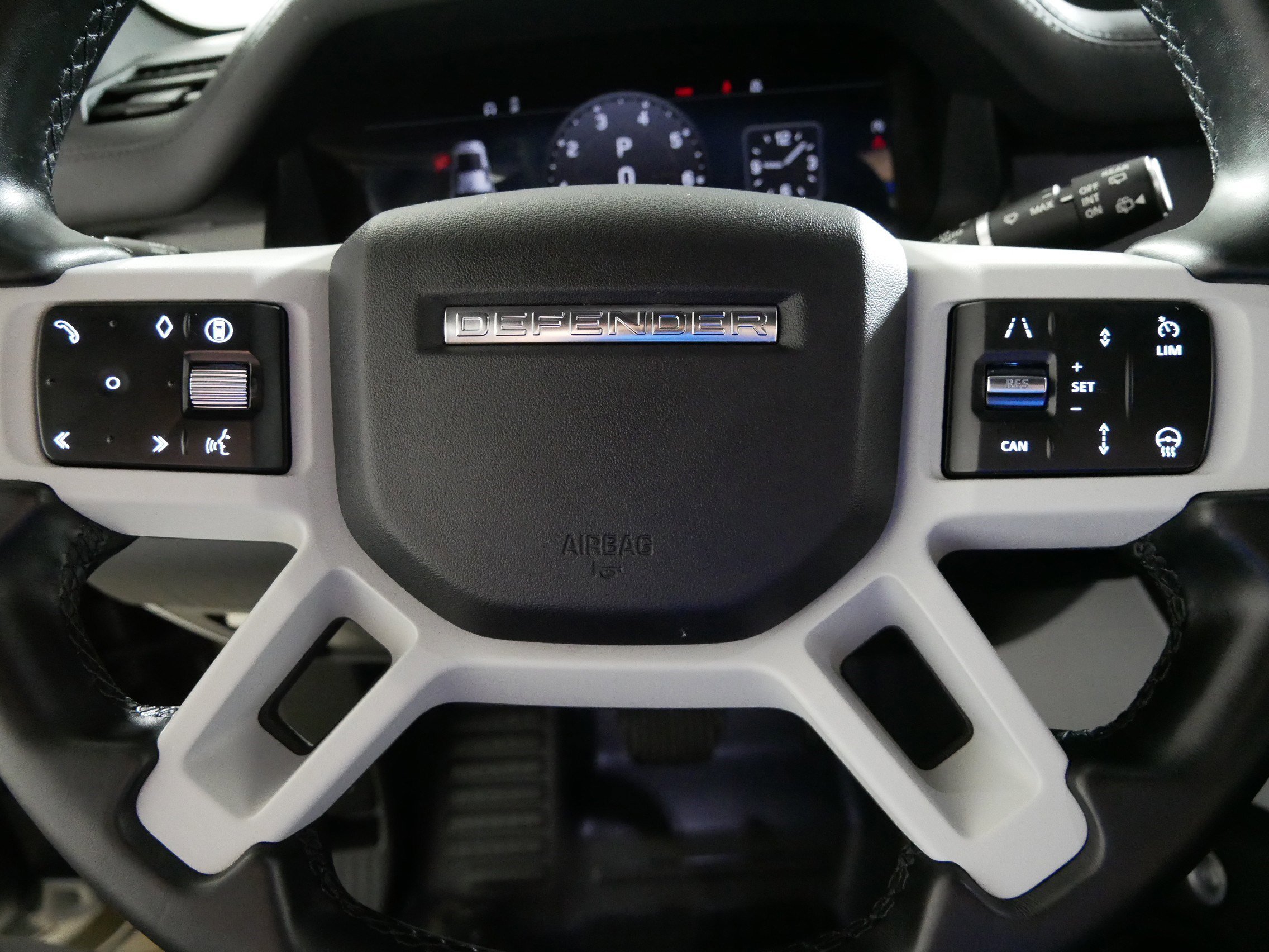 Used 2024 Land Rover Defender 110 X-Dynamic SE AWD/4WD image 25