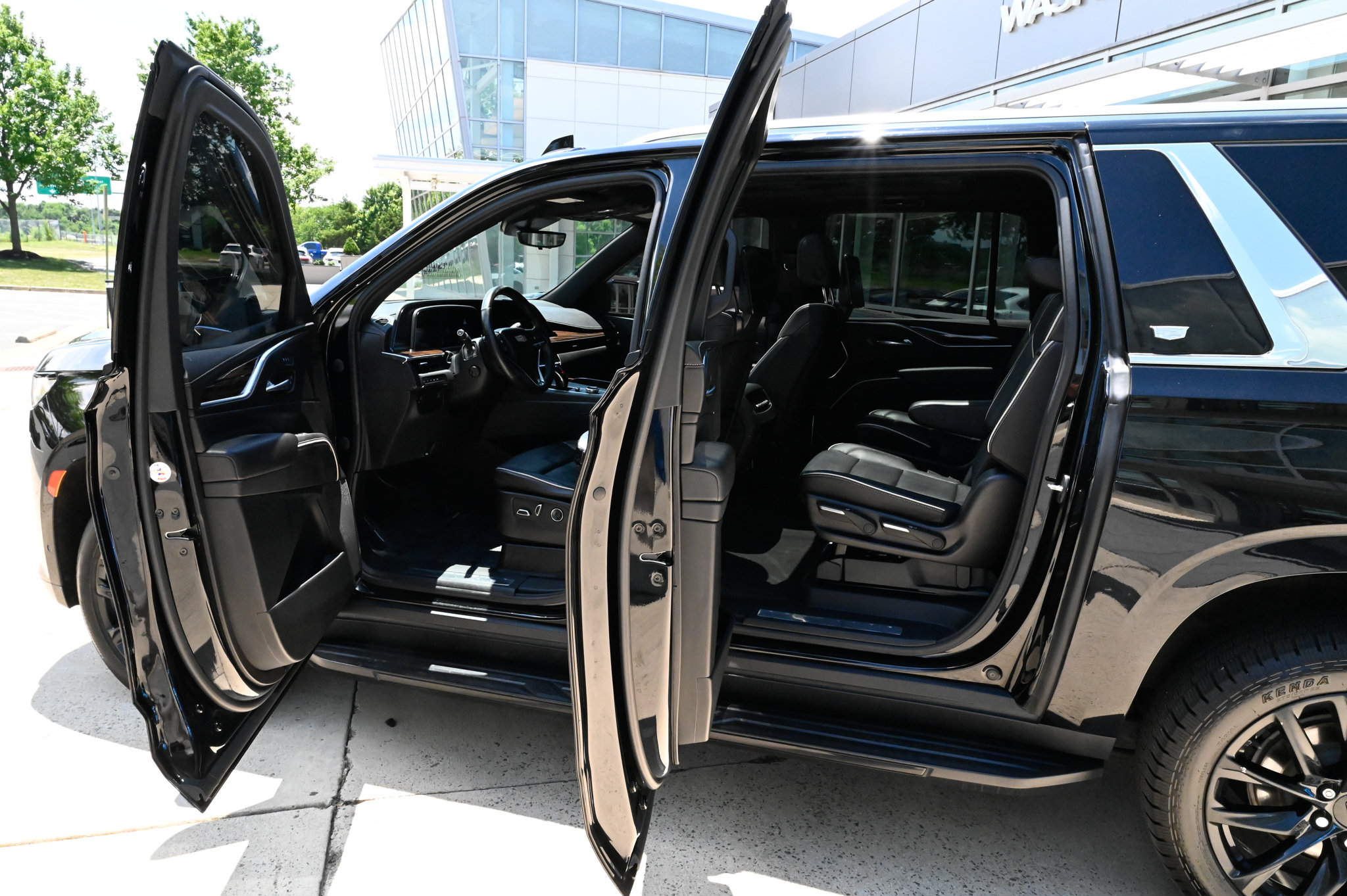 Used 2021 Cadillac Escalade ESV Premium Luxury AWD/4WD image 31