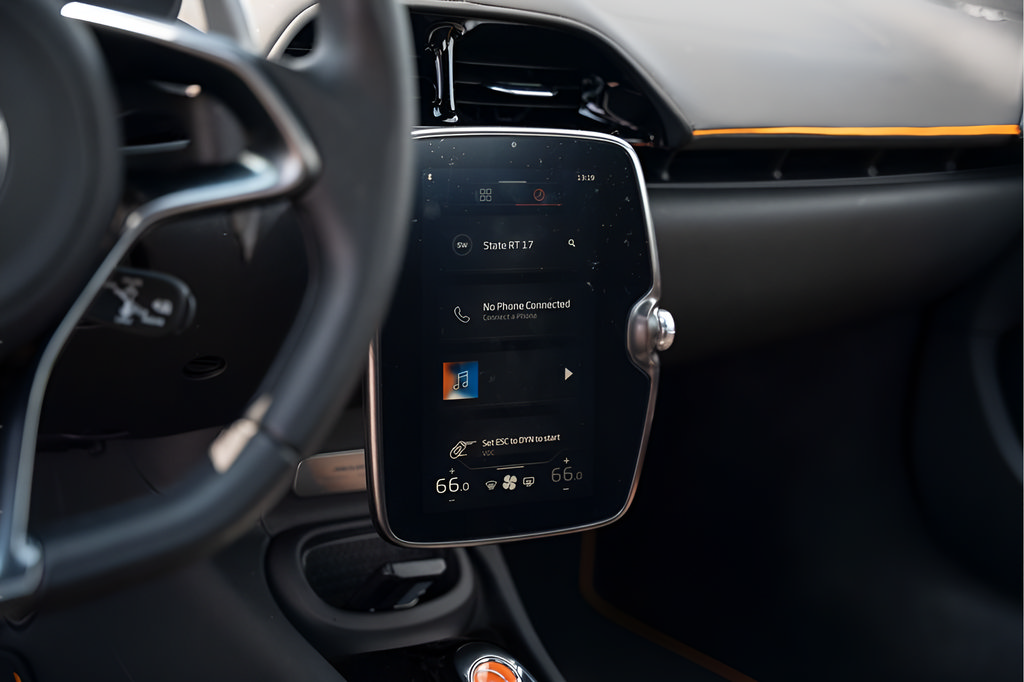 Used 2025 McLaren Artura Spider RWD image 40