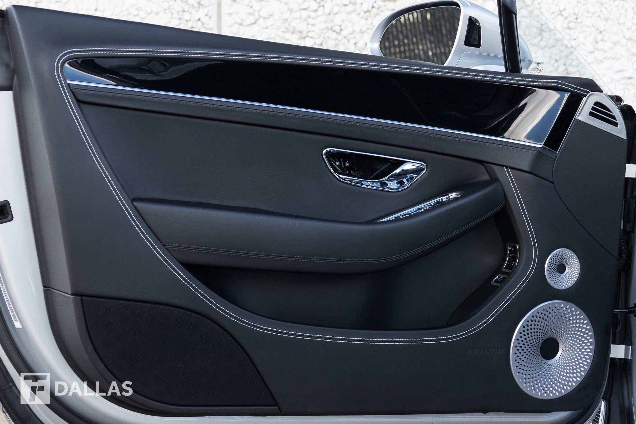 Used 2023 Bentley Continental GT V8 image 19