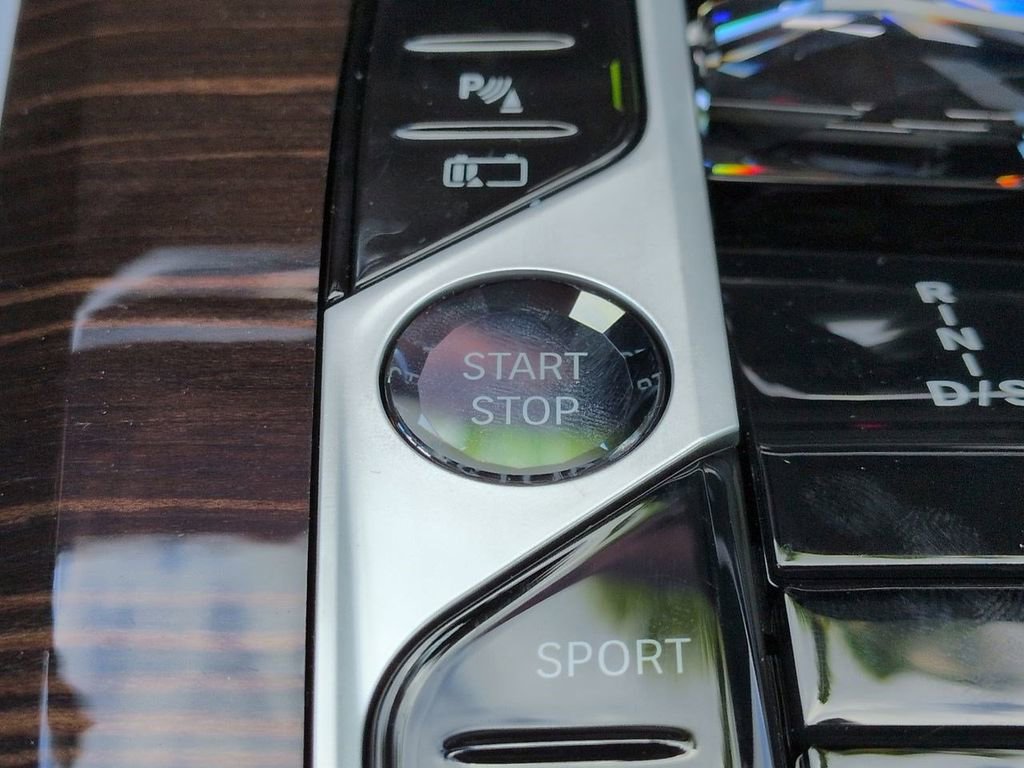 New 2026 BMW X5 xDrive50e w/ Executive Package image 29