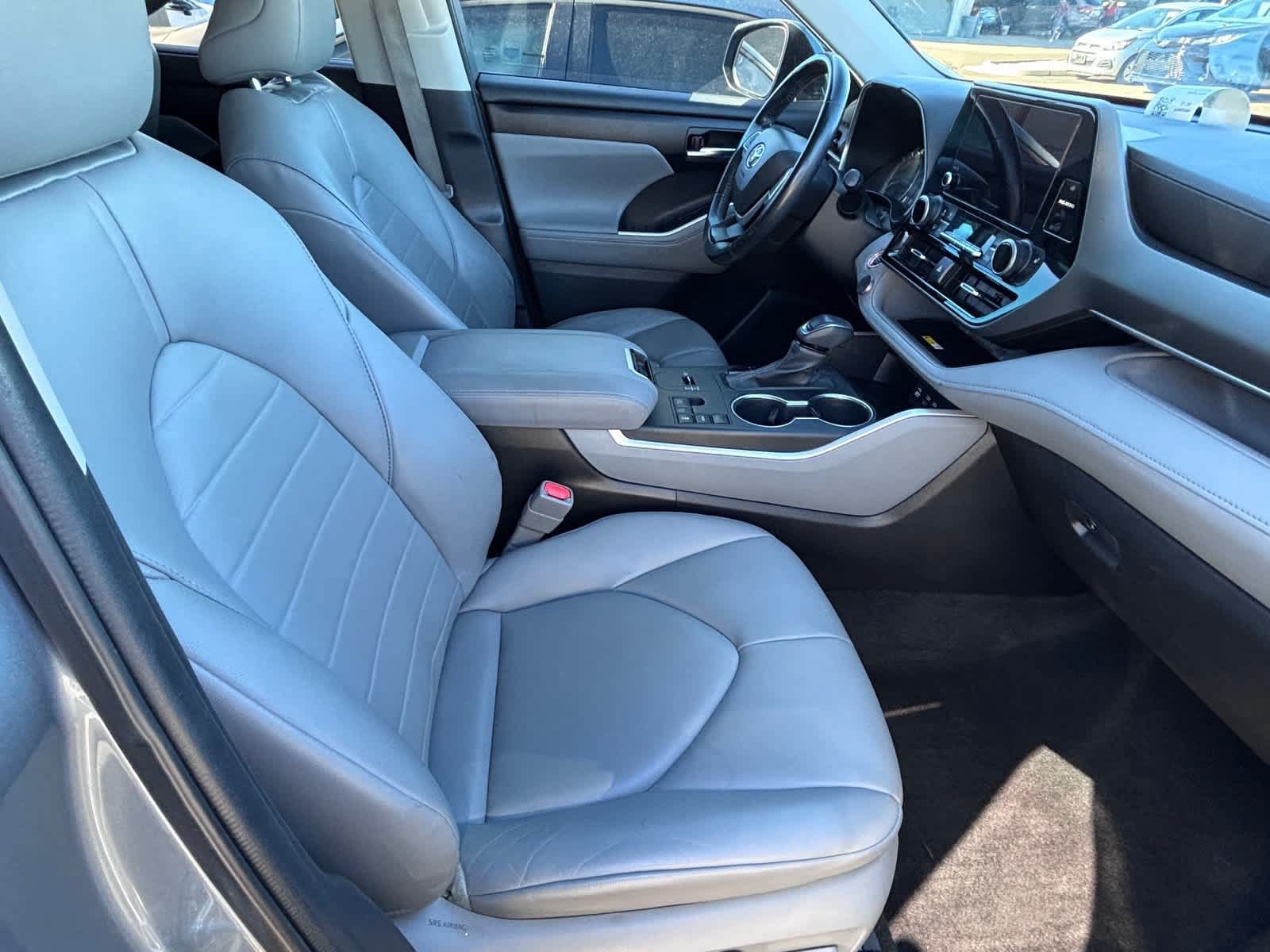 Used 2023 Toyota Highlander XLE FWD image 9