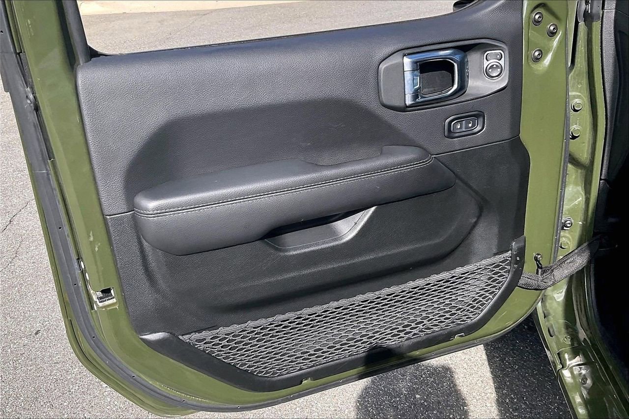 Used 2022 Jeep Wrangler Unlimited Sahara image 27