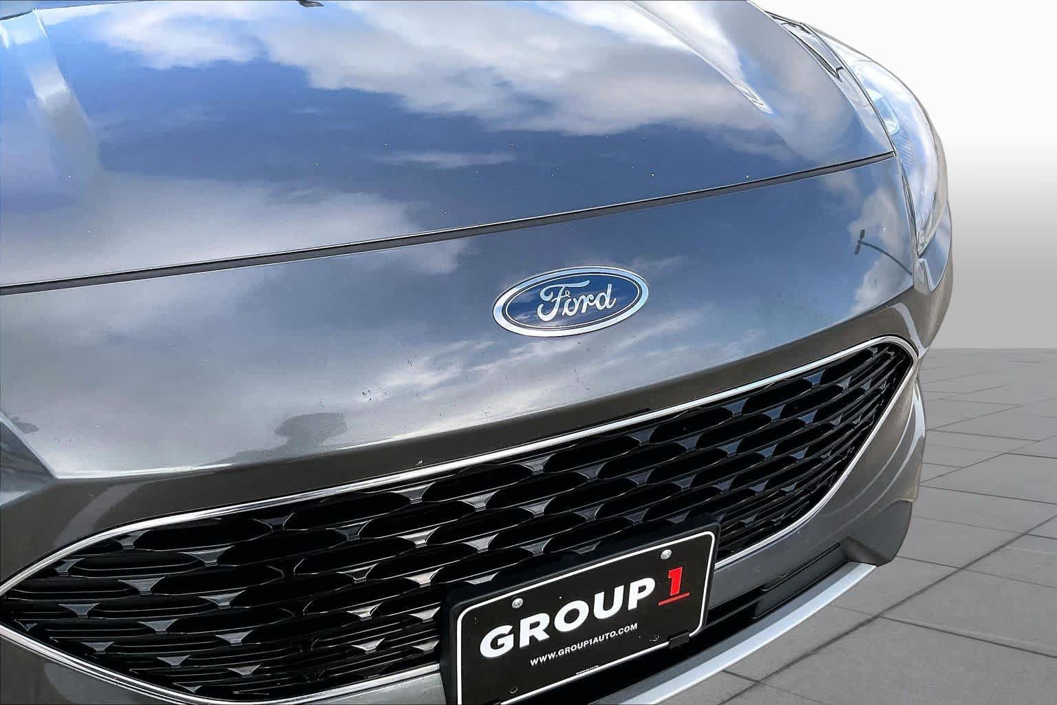 Used 2020 Ford Escape Titanium FWD image 29