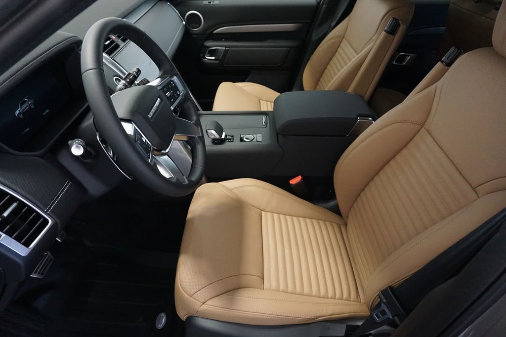 New 2025 Land Rover Discovery Dynamic SE image 19