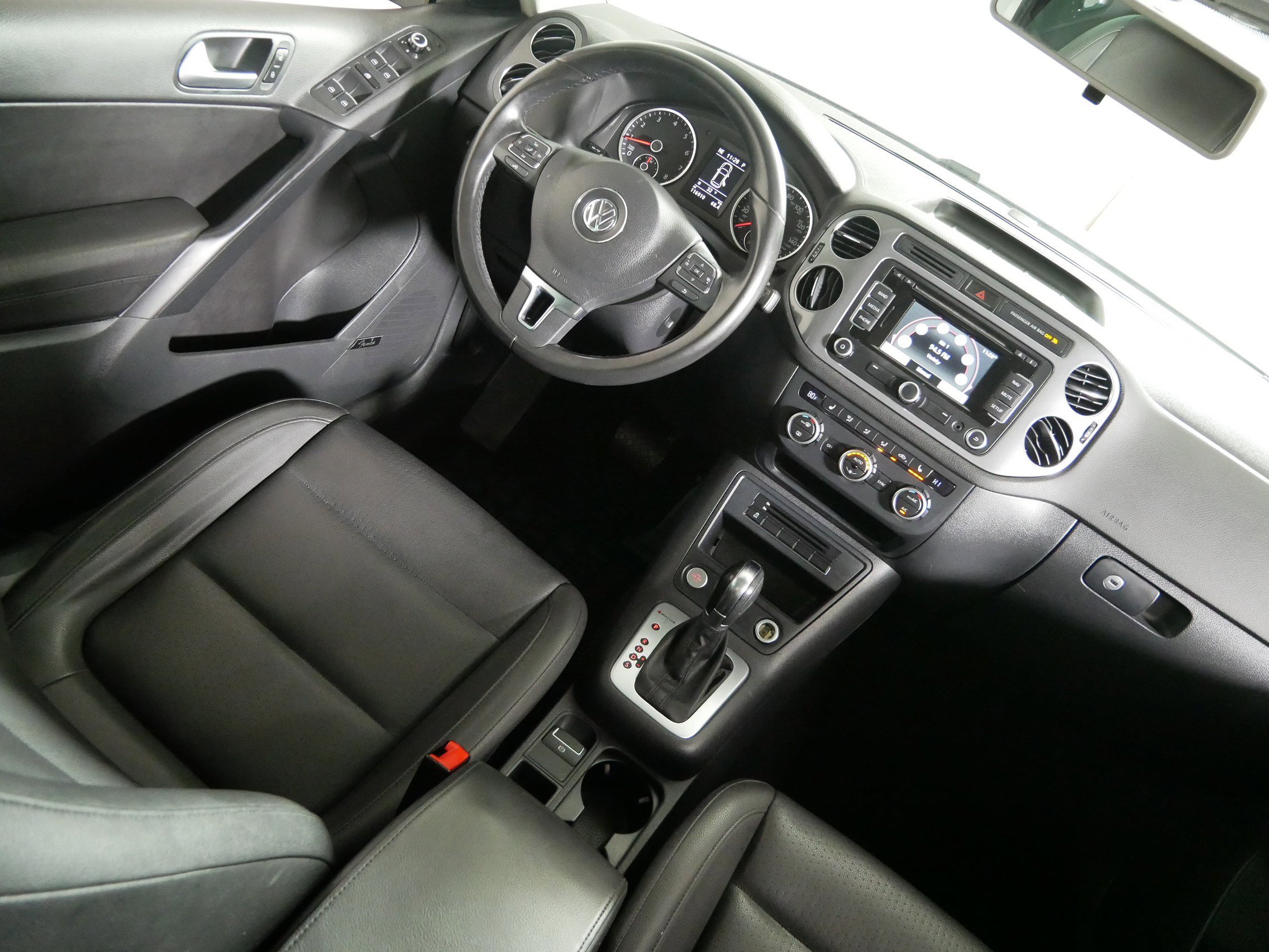 Used 2014 Volkswagen Tiguan SEL AWD/4WD image 9