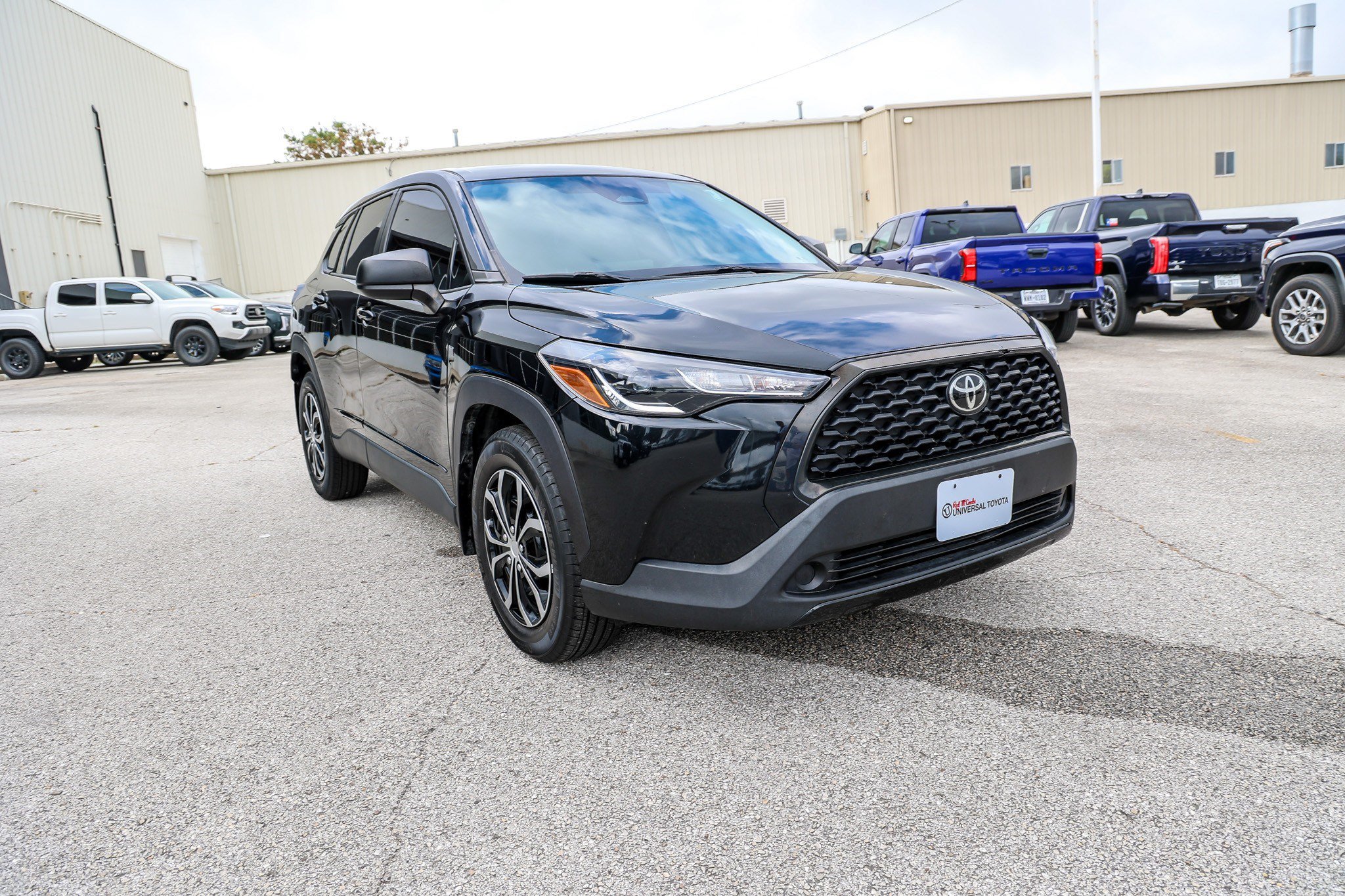 Used 2023 Toyota Corolla Cross L AWD/4WD image 5
