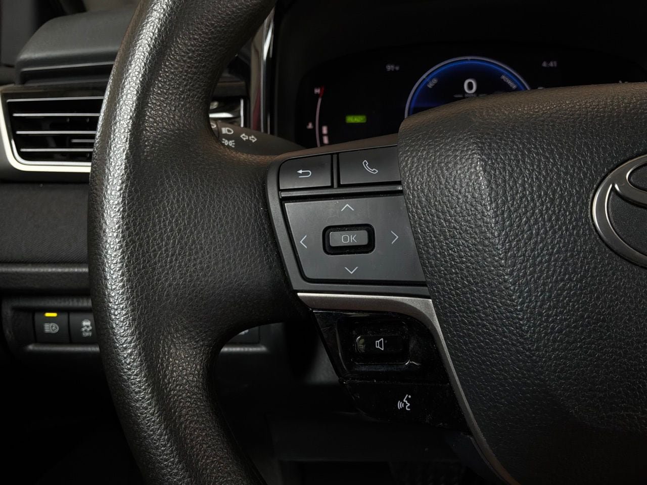 Used 2025 Toyota Camry LE FWD image 35