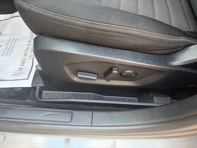 Used 2020 Ford Edge SE FWD image 10