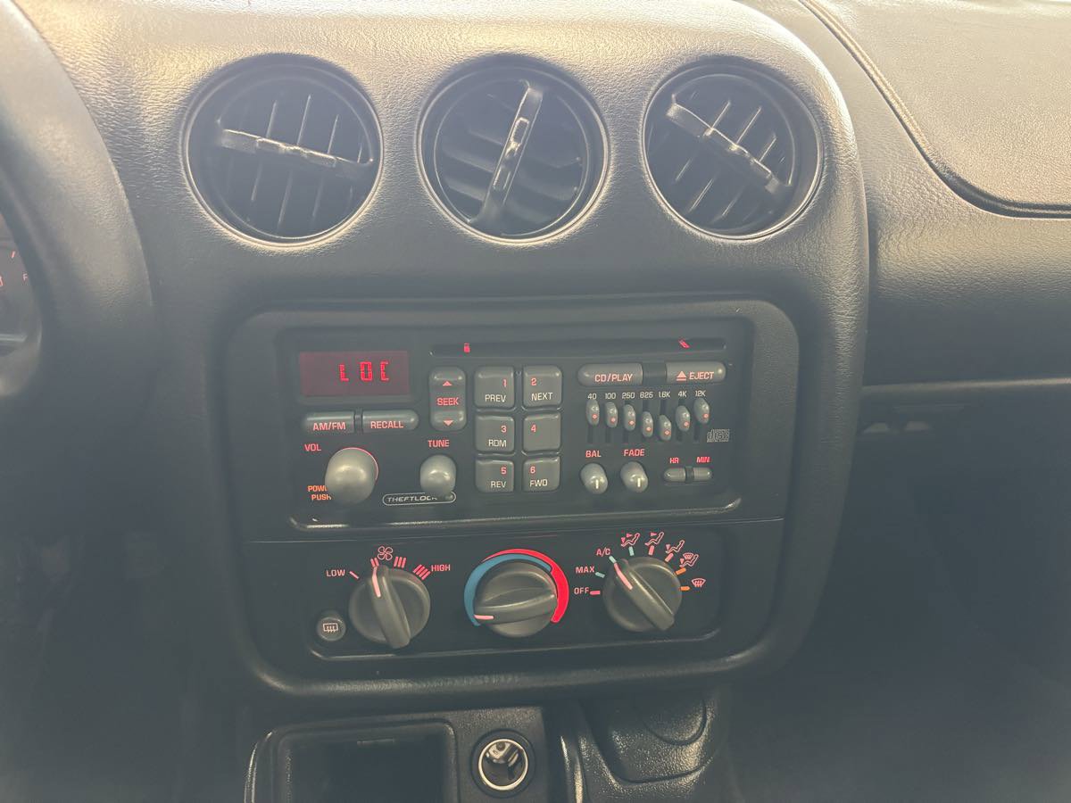 Used 2000 Pontiac Firebird Coupe image 16