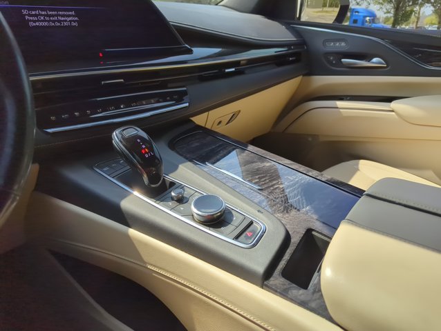 Used 2023 Cadillac Escalade Premium Luxury AWD/4WD image 15