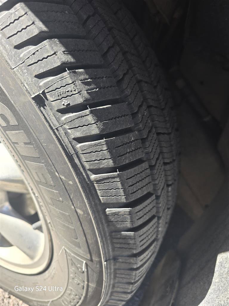 Used 2005 GMC Envoy SLT image 10