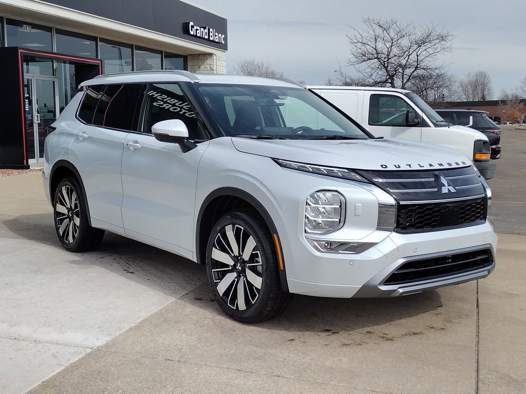 New 2026 Mitsubishi Outlander SEL image 3