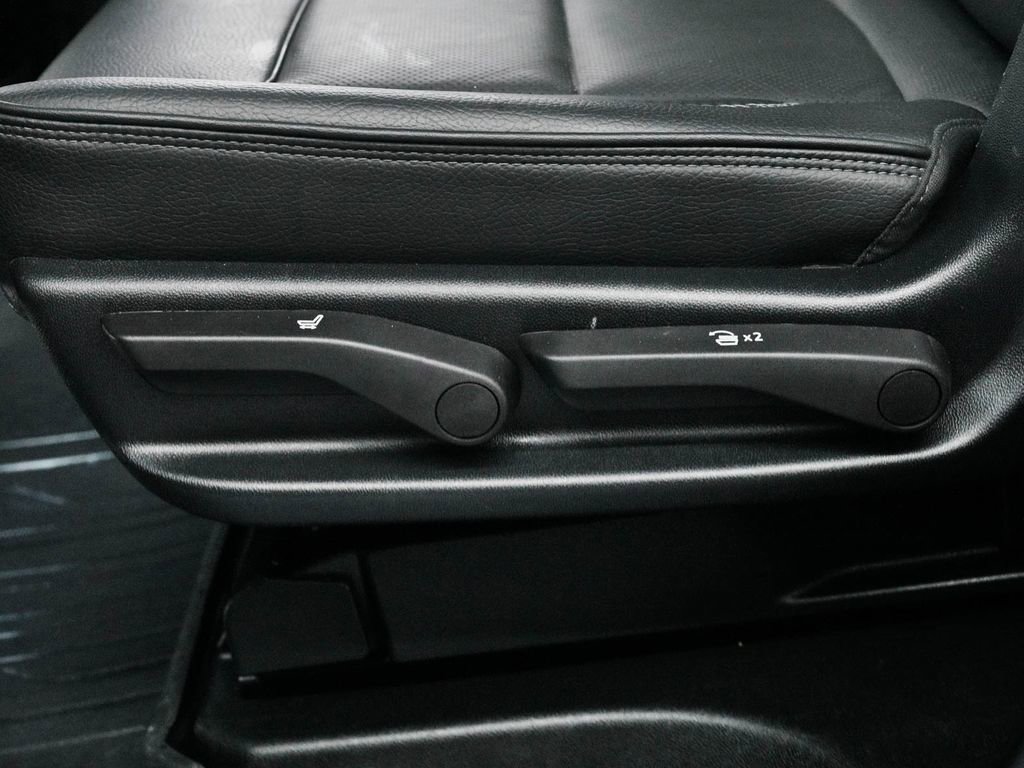 Used 2023 GMC Yukon Denali image 31