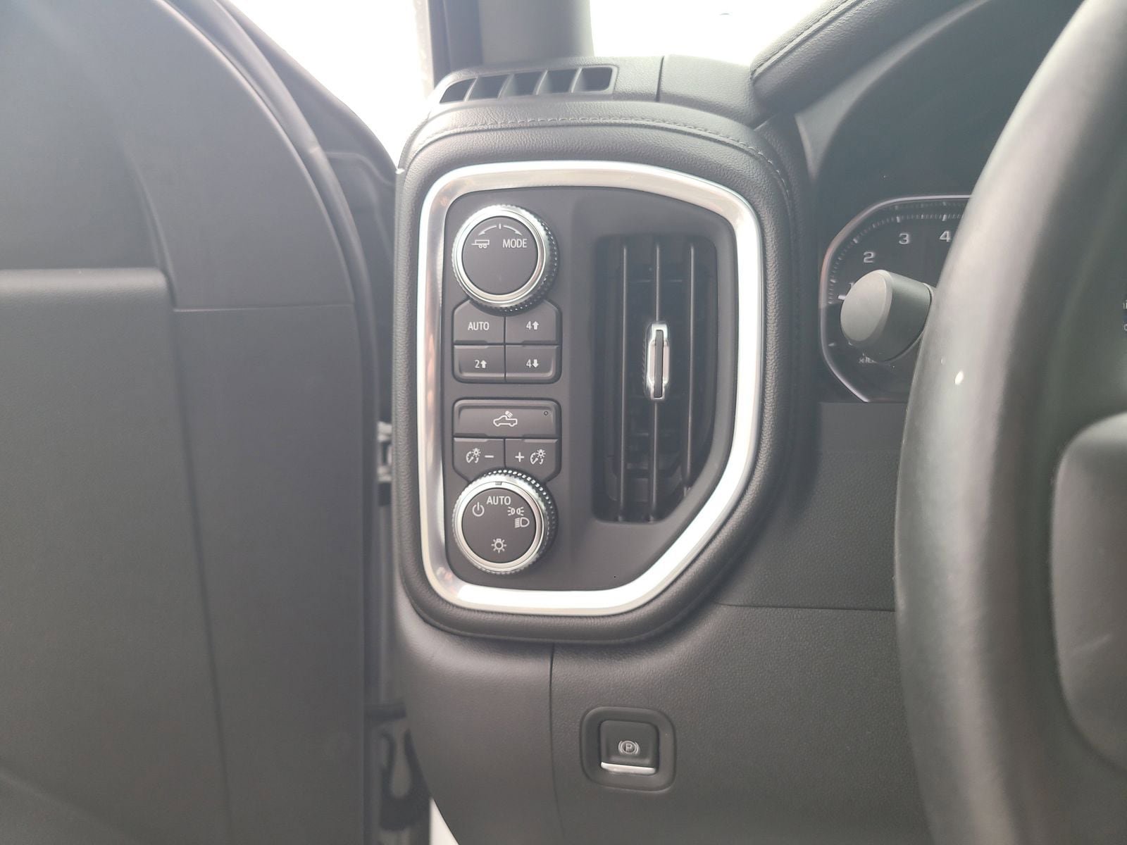 Used 2021 GMC Sierra 1500 SLE w/ X31 Off-Road Package AWD/4WD image 17
