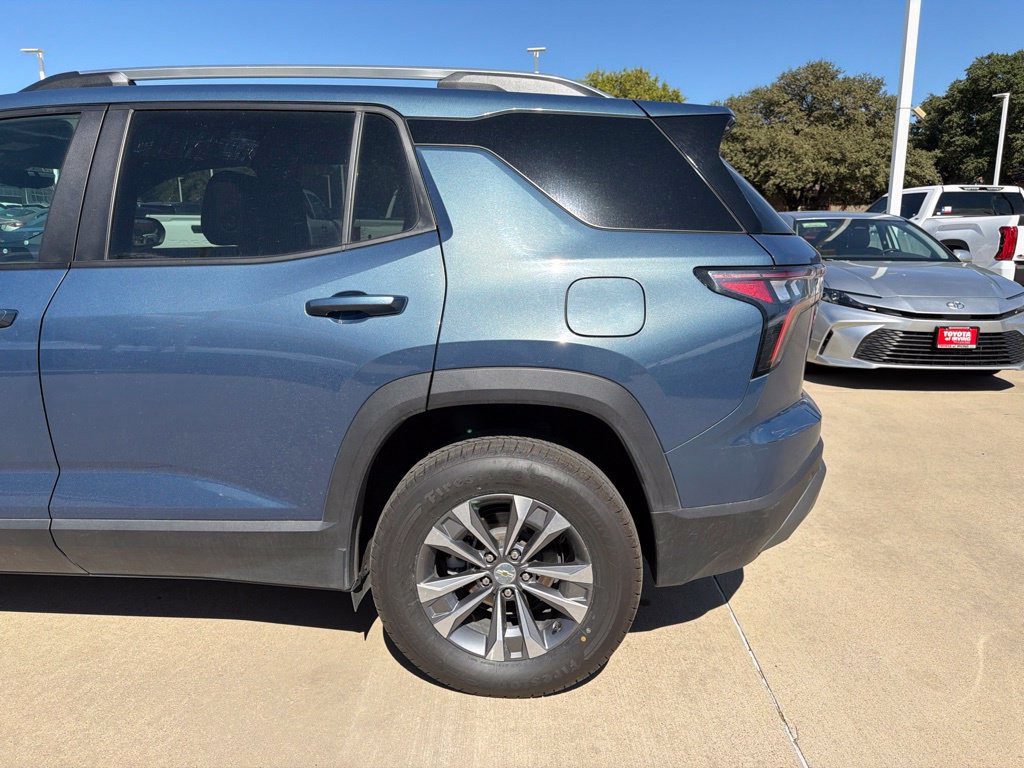 Used 2025 Chevrolet Equinox LT w/ Convenience Package II FWD image 3