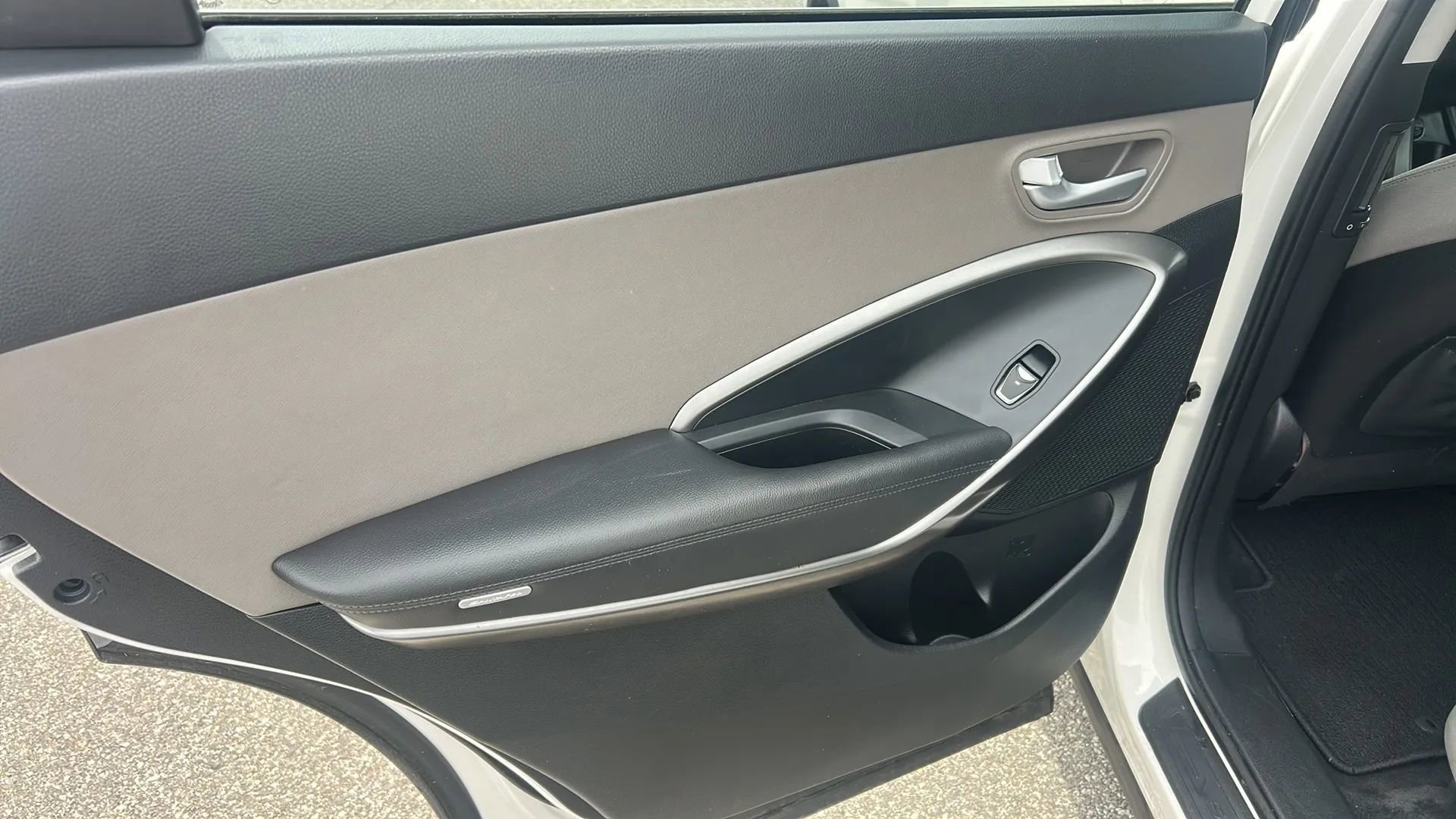 Used 2018 Hyundai Santa Fe SE AWD/4WD image 11
