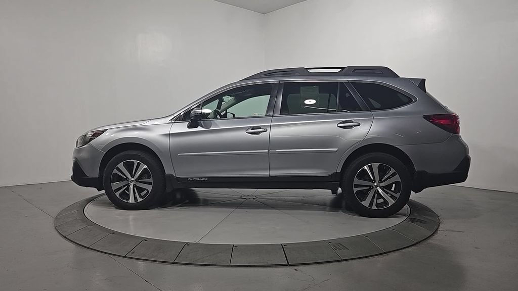 Used 2018 Subaru Outback 3.6R Limited AWD/4WD image 2