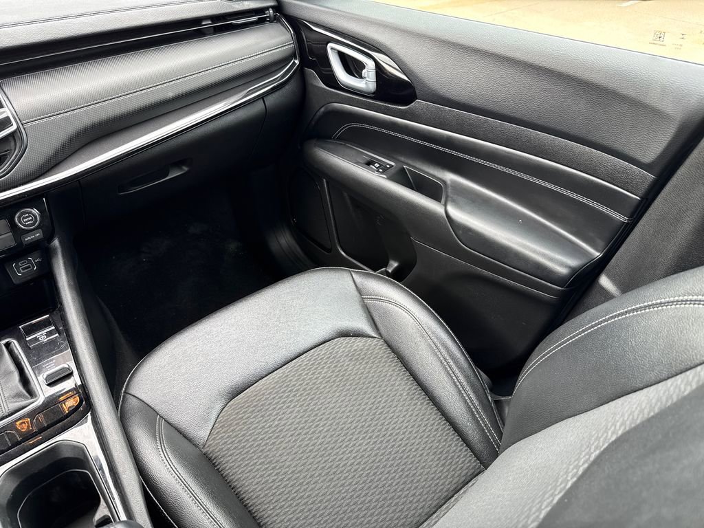 Used 2024 Jeep Compass Latitude w/ Altitude Special Edition image 14