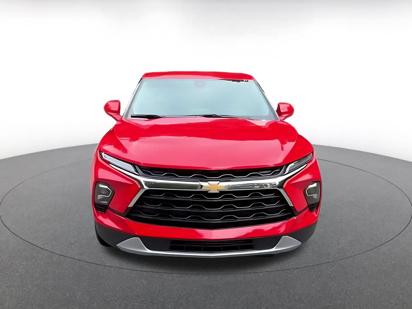 Used 2025 Chevrolet Blazer LT FWD image 4