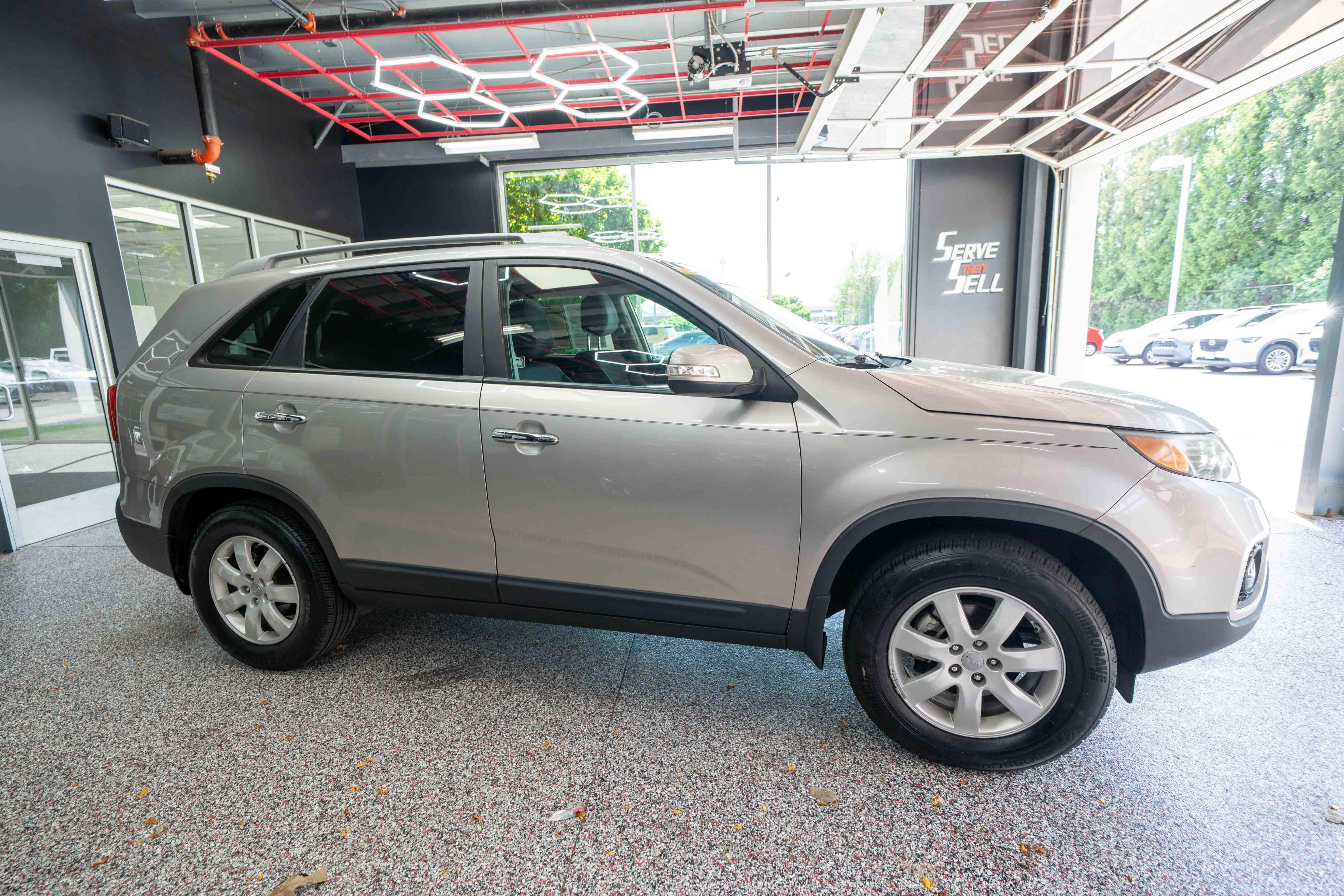 Used 2012 Kia Sorento LX w/ Convenience Pkg FWD image 5