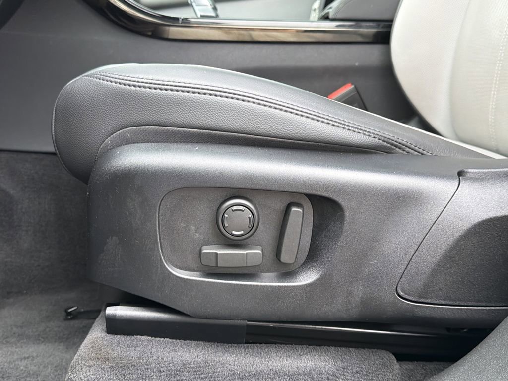 Used 2025 Land Rover Range Rover Velar S image 21