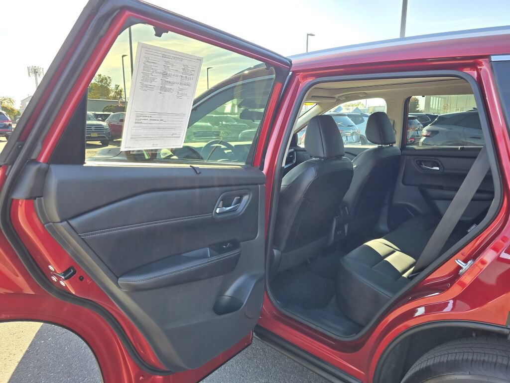 Used 2026 Nissan Rogue SV w/ SV Premium Package AWD/4WD image 17