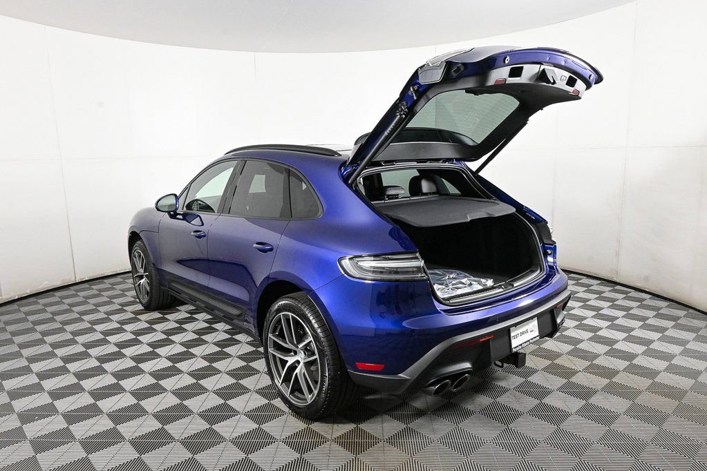 Used 2025 Porsche Macan image 34
