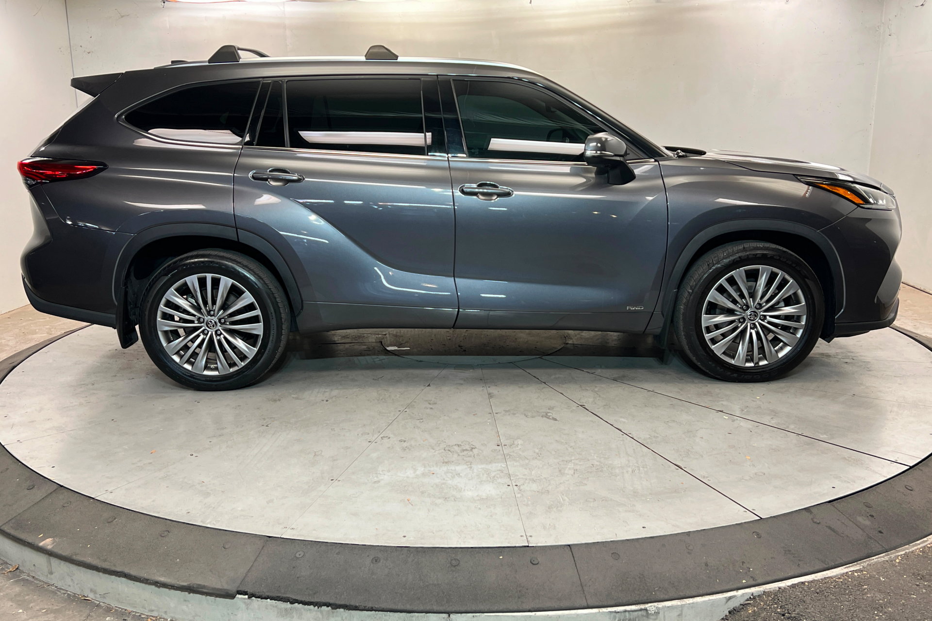 Used 2022 Toyota Highlander Platinum AWD/4WD image 7