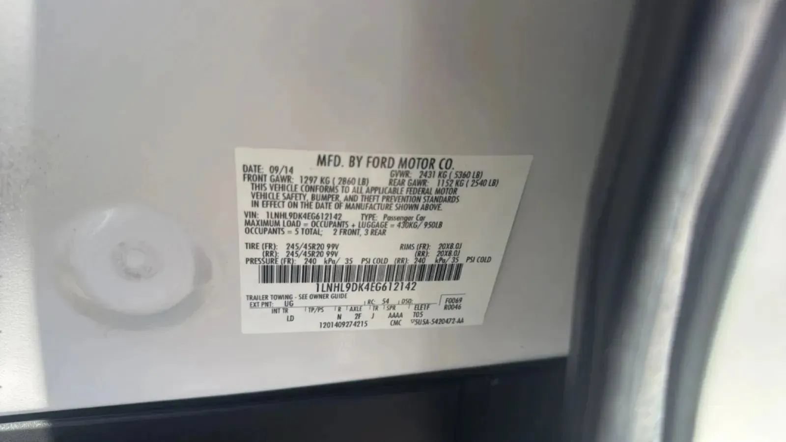 Used 2014 Lincoln MKS w/ Equipment Group 101A FWD image 27