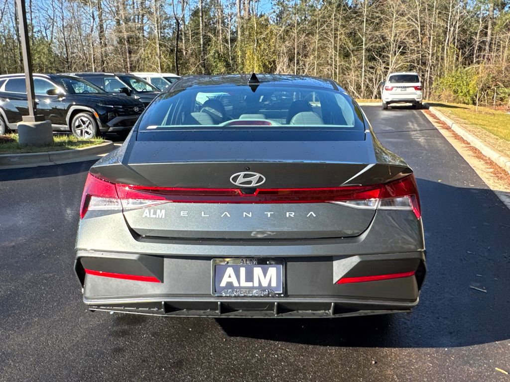 New 2026 Hyundai Elantra SE image 4