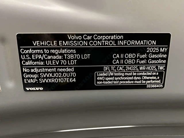 Used 2025 Volvo XC40 B5 Plus AWD/4WD image 16