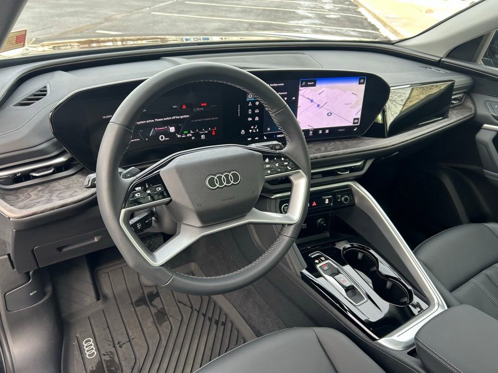 Used 2025 Audi Q5 Premium w/ Convenience Package image 3