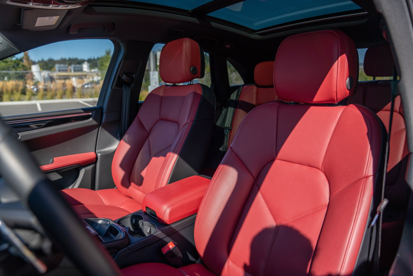 Certified 2026 Porsche Macan AWD/4WD image 5