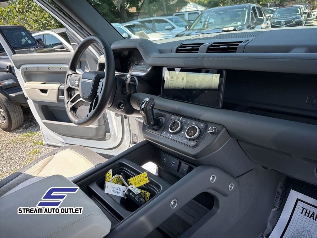Used 2024 Land Rover Defender 110 X-Dynamic SE image 39
