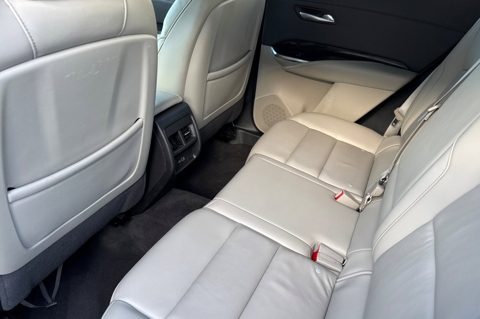 Used 2023 Cadillac XT4 Premium Luxury image 13