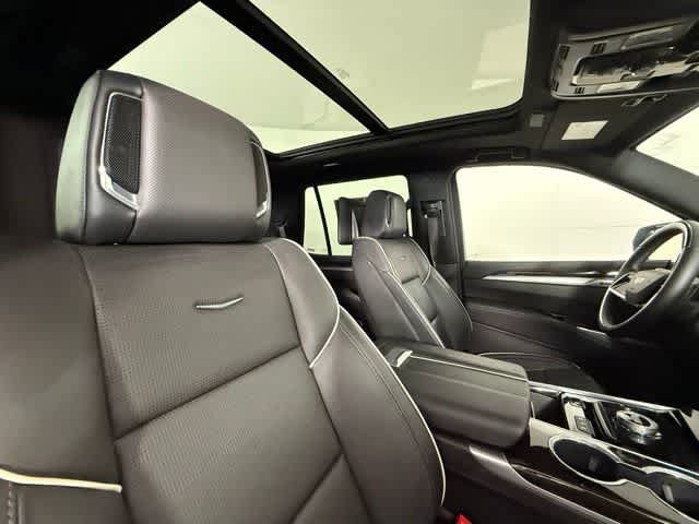 Used 2026 Cadillac Escalade Luxury AWD/4WD image 34