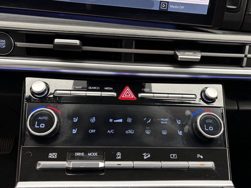 Used 2024 Hyundai Santa Fe Limited image 16